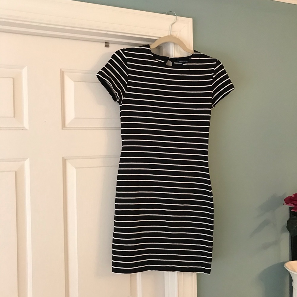Black/white French Connection T-shirt dress